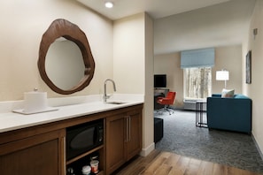 Room, 1 King Bed, Accessible (Mobility & Hearing) | Premium bedding, in-room safe, desk, laptop workspace