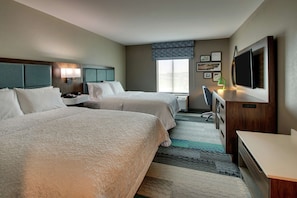 In-room safe, blackout curtains, iron/ironing board, free WiFi - Hampton Inn & Suites Southport (Southport)