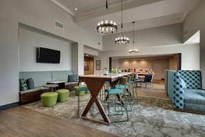 Free daily continental breakfast  - Hampton Inn & Suites Southport (Southport)