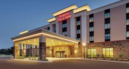 Hampton Inn & Suites Southport
