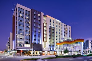 Front of property - evening/night - Home2 Suites by Hilton Tampa Downtown Channel District (Tampa)