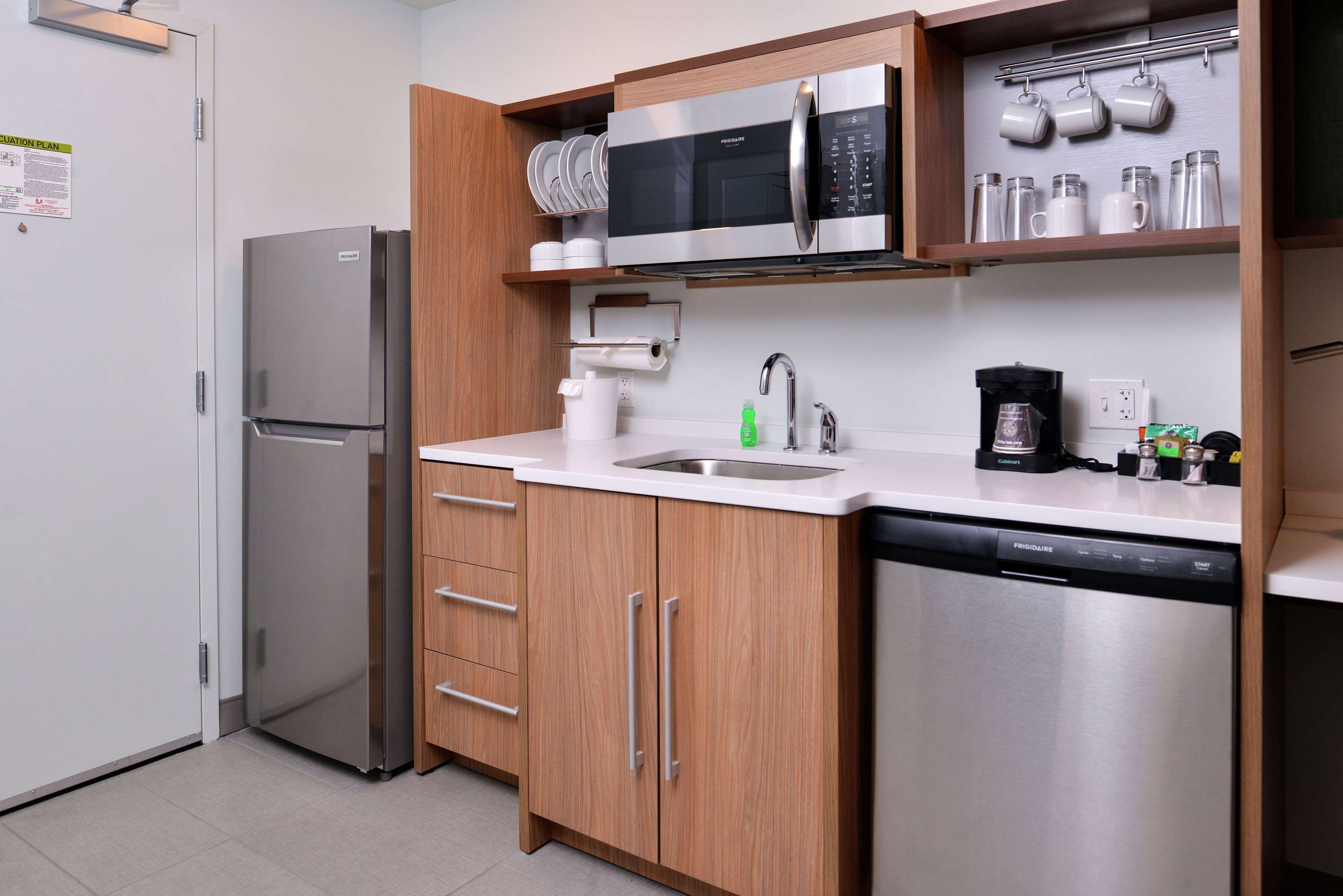 studio, 2 queen beds | private kitchen | full-sized fridge, microwave, dishwasher, coffee/tea maker