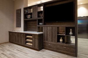 Lobby - Home2 Suites by Hilton Tampa Downtown Channel District (Tampa)