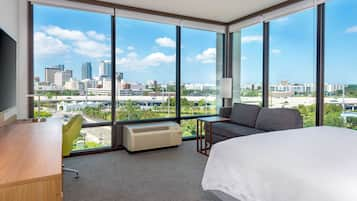 Room, 1 King Bed, City View, Corner (High Floor)