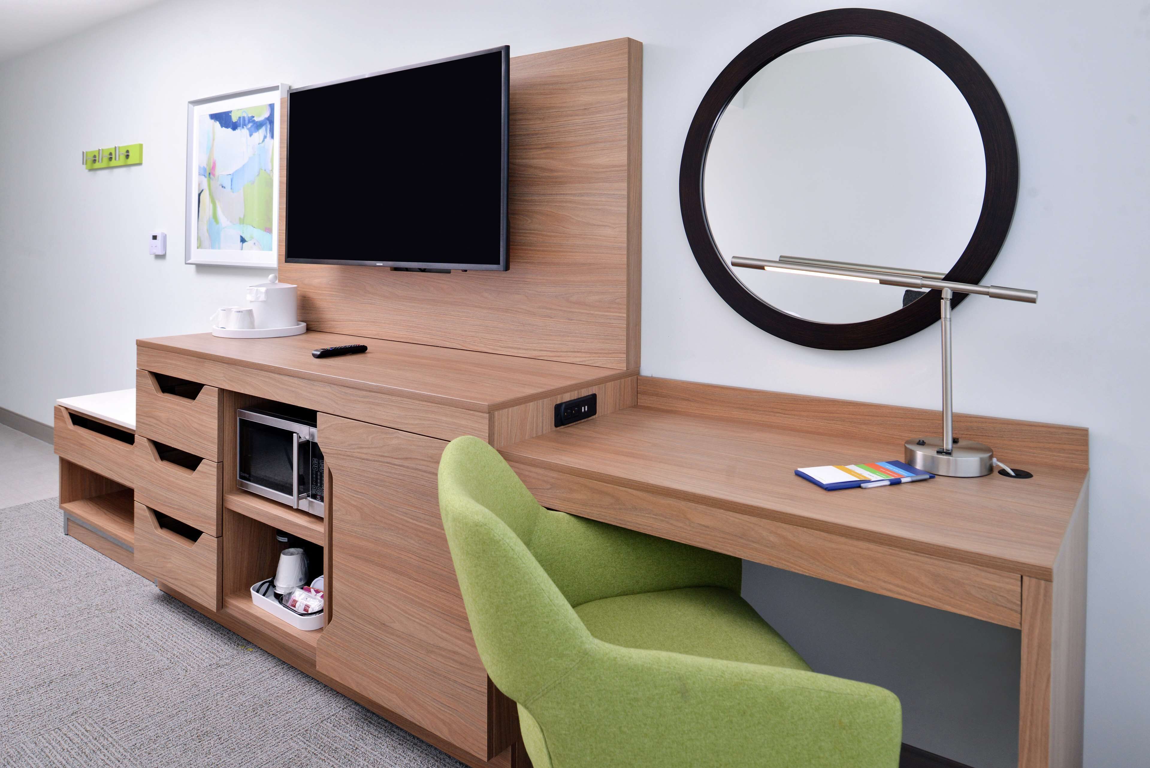 in-room safe, laptop workspace, blackout curtains, iron/ironing board