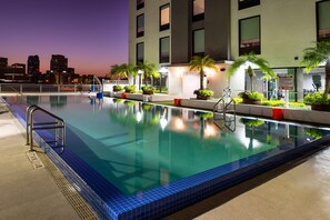 A rooftop swimming pool with a city skyline in the background, palm trees, and a 'No Diving' sign. - Hampton Inn Tampa Downtown Channel District (Tampa)