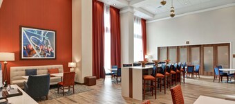 馬拉納土桑歡朋套房飯店