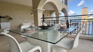 Superior Condo | Terrace/patio