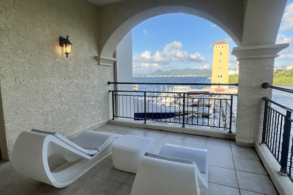 Superior Condo | Terrace/patio