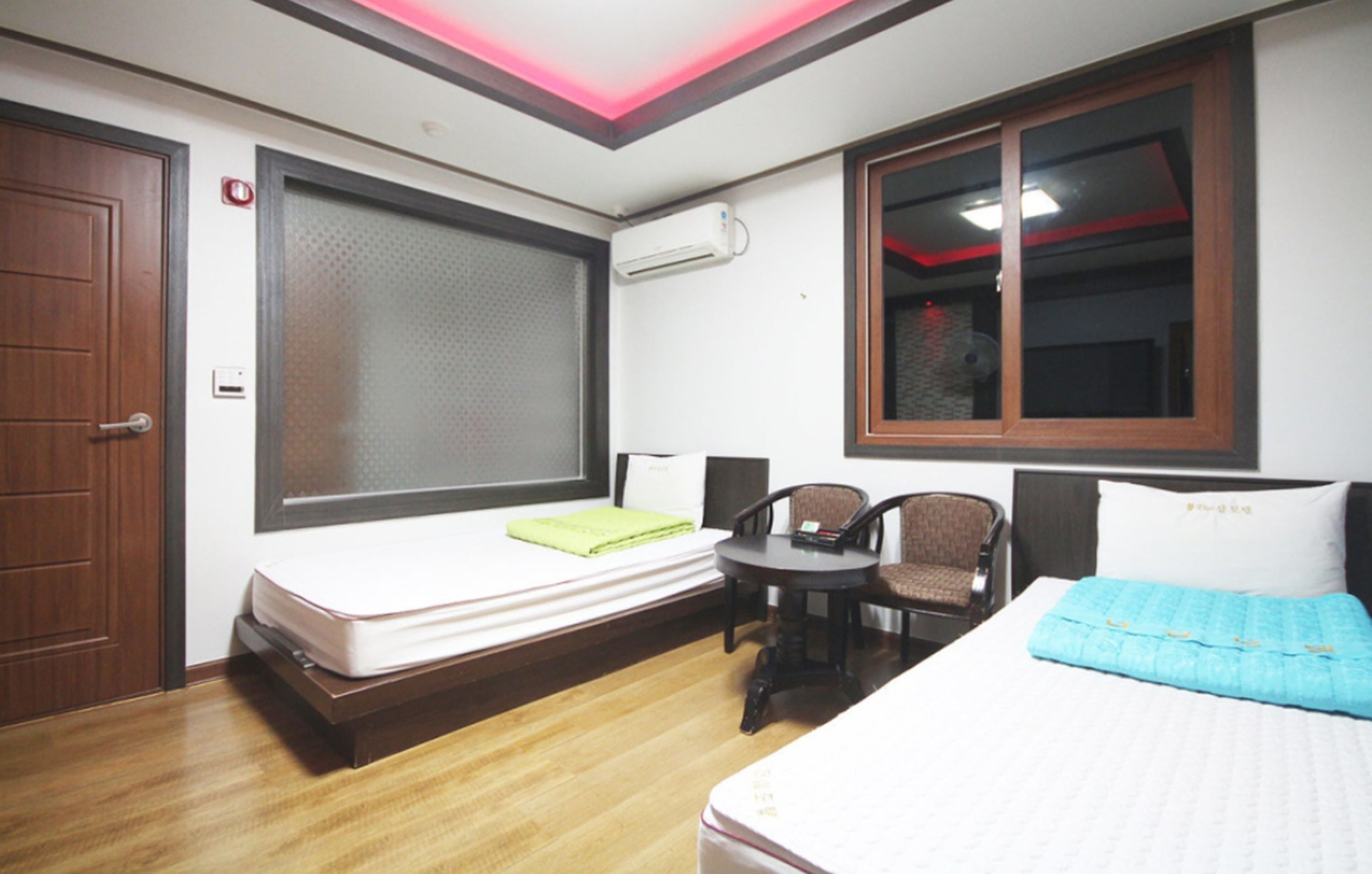 twin room | free wifi