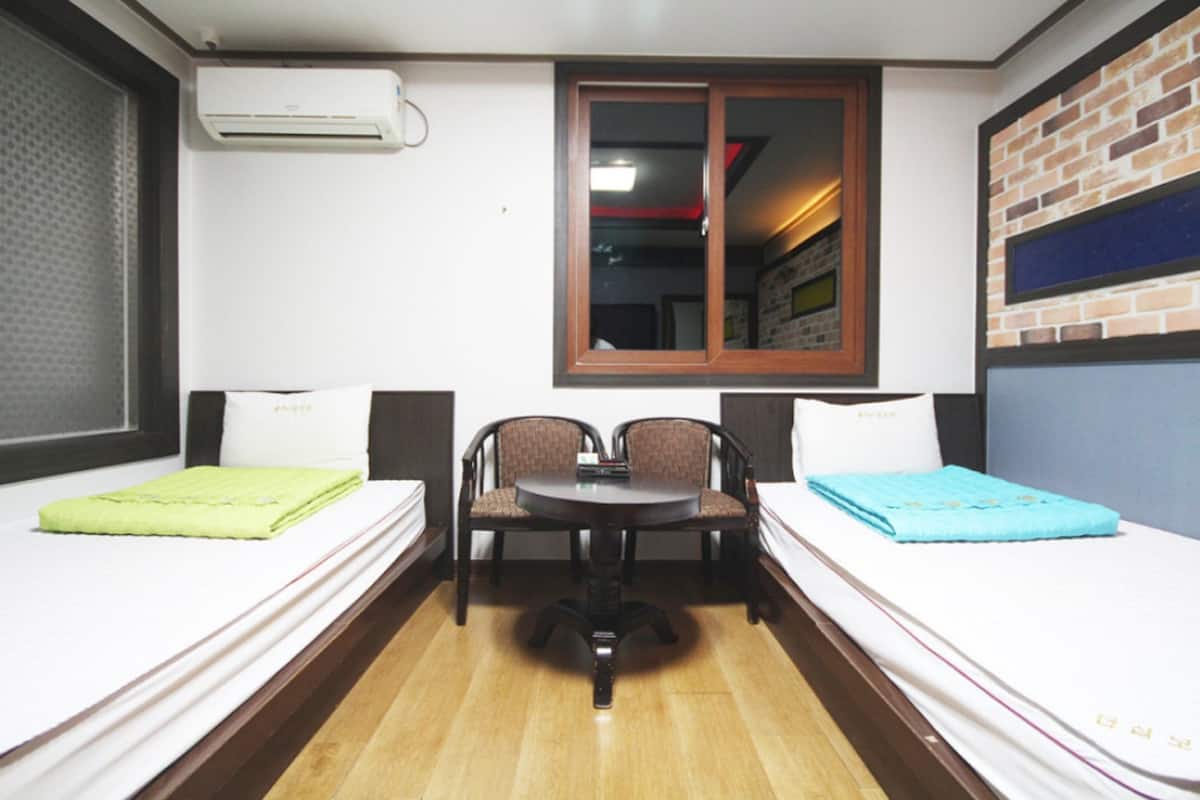 twin room | free wifi