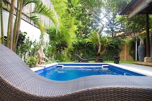 2 outdoor pools