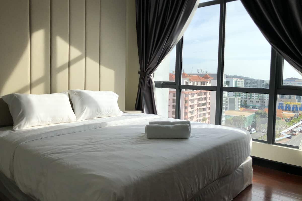 Luxury Condo, 2 Bedrooms, Non Smoking | Desk, iron/ironing board