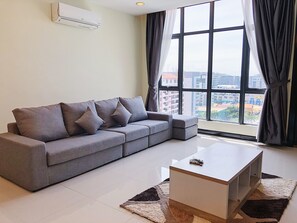 Luxury Condo, 2 Bedrooms, Non Smoking | Living room