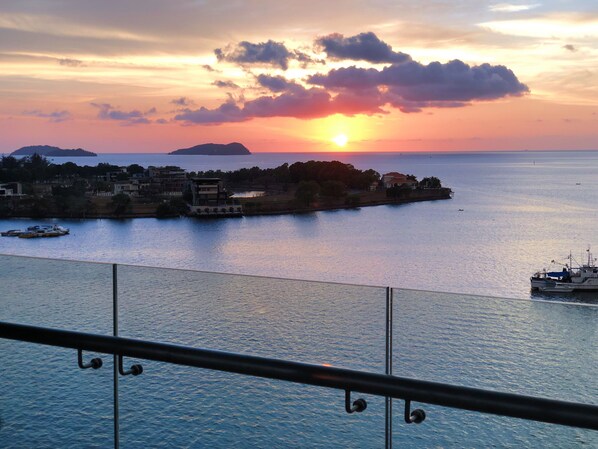 Luxury Condo, 3 Bedrooms, Non Smoking | Beach/ocean view