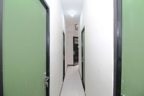Hallway - Kamar Keluarga Bandara IV Syariah (Tangerang)