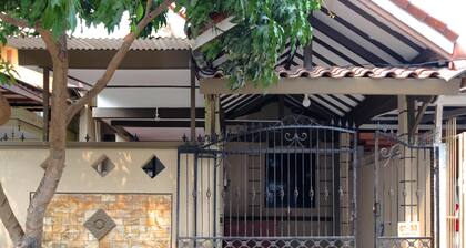 Kamar Keluarga Bandara IV Syariah