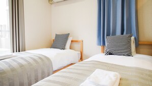 Kamar Quadruple Standar (PH160)