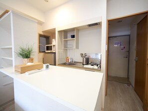 標準四人房 (PH160) | 私人小型廚房 | 電冰箱、微波爐、爐台、電熱水壺