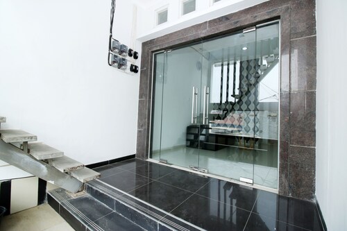 Kamar Keluarga Bandara VI Syariah