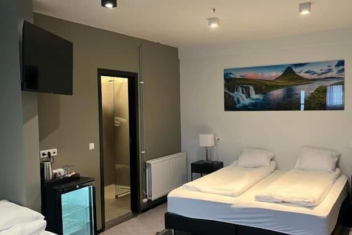 family quadruple room, multiple beds | 1 bedroom, hypo-allergenic bedding, in-room safe, desk