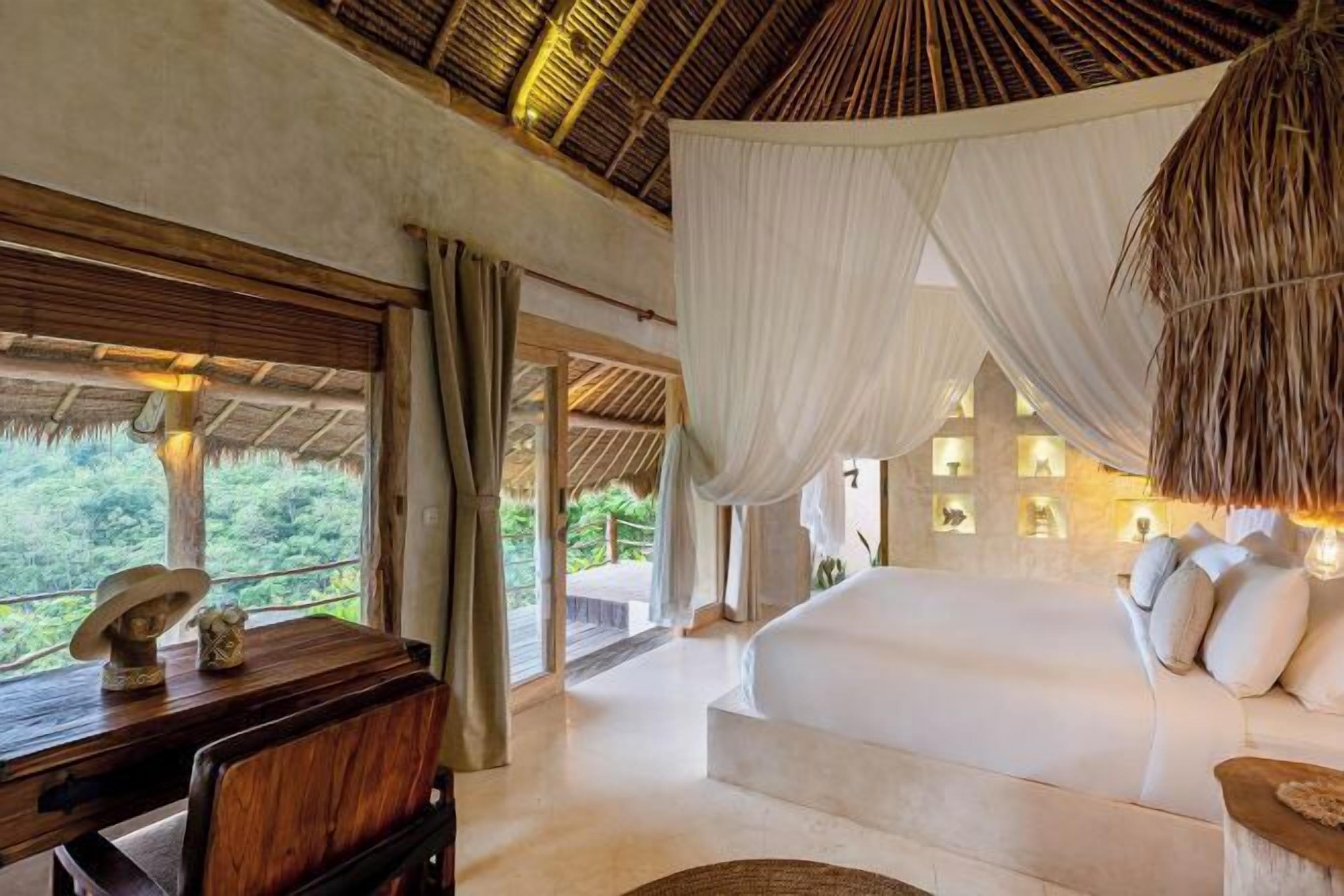 Minibar, coffre-fort, bureau, lit de bébé (gratuit)