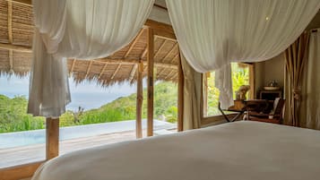 Minibar, brankas, meja kerja, dan tempat tidur bayi gratis