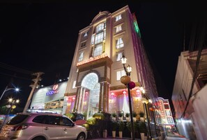 Vista frontal de la propiedad