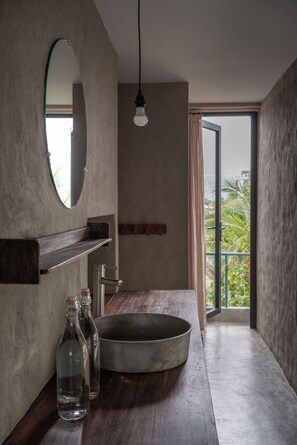 Bathroom sink - Dechiu Hotel (Da Nang)