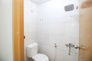 Bathroom - Kamar Keluarga Bandara VII Syariah (Tangerang)