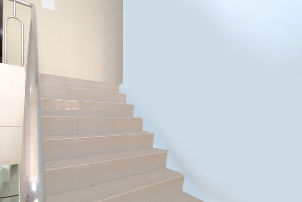 Staircase - Kamar Keluarga Tanjung Duren II (Jakarta)