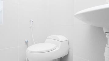 Double Room, Non Smoking | Bathroom | Shower, free toiletries