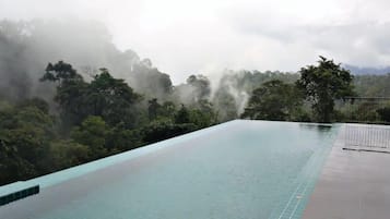 Kolam renang outdoor