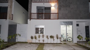 ด้านหน้าที่พัก