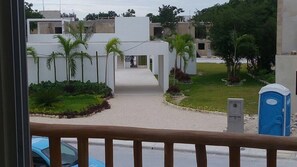 Casa familiar, 4 habitaciones | Balcón
