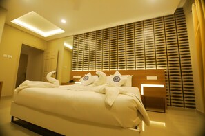 Royal Suite | Premium bedding, in-room safe, iron/ironing board, rollaway beds - Noorjehans Grand Noor (Palakkad)