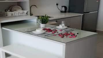 Studio | Coin cuisine privé | Grand réfrigérateur, bouilloire électrique