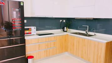 Fridge, microwave, cookware/dishes/utensils