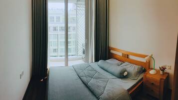 2 bedrooms, iron/ironing board, internet