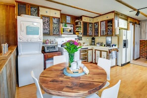 Fridge, microwave, stovetop, coffee/tea maker - ‘Sandy Toes Loft’ w/ Ocean Views in Moclips! (Moclips)