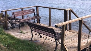 A wooden dock with two benches overlooking a body of water. - Simple Gifts - A Simple Studio Cabin with Lake Sup (La Pointe)