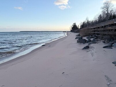 Simple Gifts - A Simple Studio Cabin with Lake Superior Acesss across the Street!