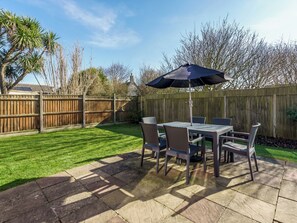 Outdoor dining - 3 bedroom accommodation in Bacton (Bacton)