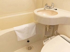Combined shower/bathtub, deep-soaking bathtub, free toiletries