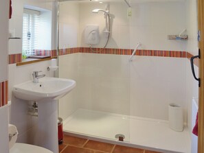 Towels - 1 bedroom accommodation in Shatterling, near Canterbury (Shatterling, near Canterbury)