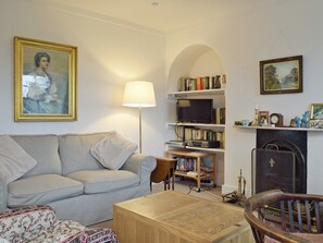 TV, fireplace - 3 bedroom accommodation in Church Enstone, near Chipping Norton (Church Enstone, near Chipping Norton)