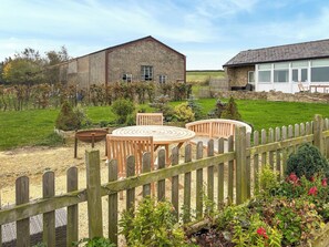 Outdoor dining - 2 bedroom accommodation in Consett, near Durham (Consett, near Durham)