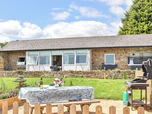Outdoor dining - 2 bedroom accommodation in Consett, near Durham (Consett, near Durham)