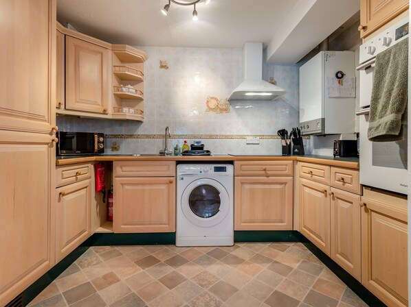 Dishwasher, cookware/dishes/utensils