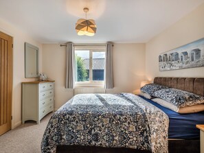 2 bedrooms, free WiFi, bed sheets - 2 bedroom accommodation in Brundall, near Norwich (Brundall, near Norwich)